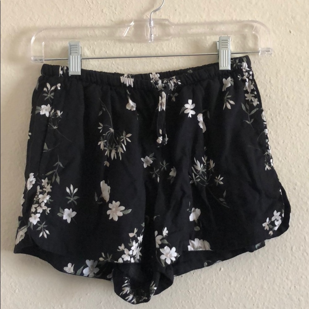 Brandy Melville Flower print shorts